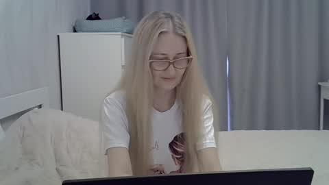 Snapshot of _xsharonx_ chatting on 02.06.25 _xsharonx_ online show from 02.06.25