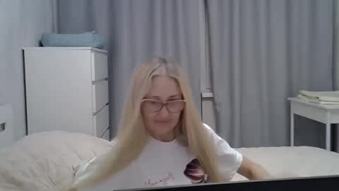 Snapshot of _xsharonx_ chatting on 02.07.25 _xsharonx_ online show from 02.07.25