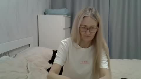 Snapshot of _xsharonx_ chatting on 02.09.25 _xsharonx_ online show from 02.09.25