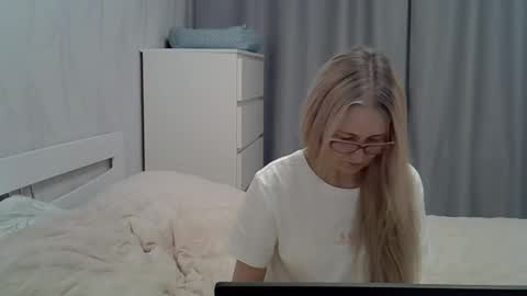 Snapshot of _xsharonx_ chatting on 02.09.25 _xsharonx_ online show from 02.09.25