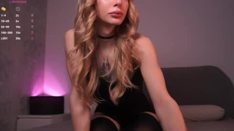 Snapshot of _your_fenka_ chatting on 11.29.25 Fenka online show from 11.29.25