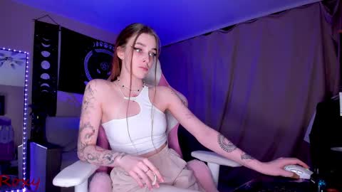 Snapshot of _yourwetdreams_ chatting on 02.16.25 Roxy online show from 02.16.25