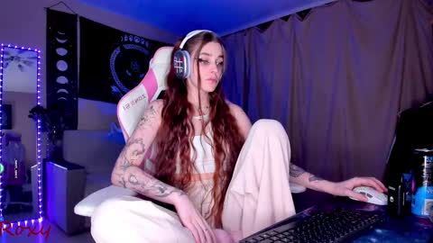 Snapshot of _yourwetdreams_ chatting on 02.25.25 Roxy online show from 02.25.25