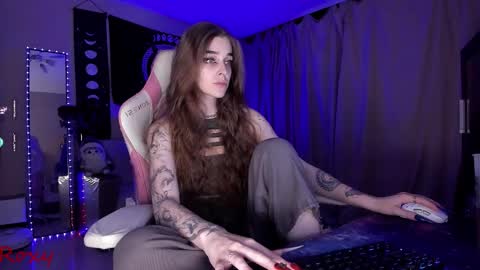 Snapshot of _yourwetdreams_ chatting on 10.02.25 Roxy online show from 10.02.25