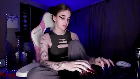 Snapshot of _yourwetdreams_ chatting on 10.08.25 Roxy online show from 10.08.25