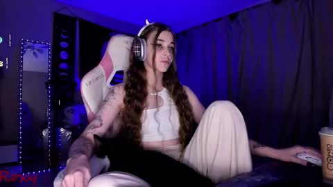 Snapshot of _yourwetdreams_ chatting on 10.21.25 Roxy online show from 10.21.25