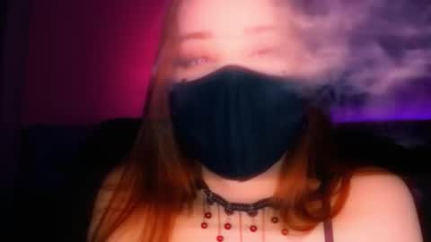 Snapshot of _yourwetdreams_ chatting on 11.19.25 Roxy online show from 11.19.25