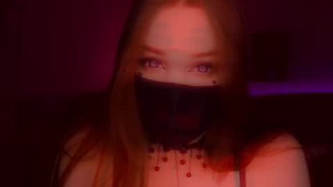 Snapshot of _yourwetdreams_ chatting on 11.28.25 Roxy online show from 11.28.25