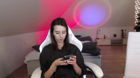 Snapshot of _yummybabes_ chatting on 12.26.24 Nicole Thomas Dave online show from 12.26.24