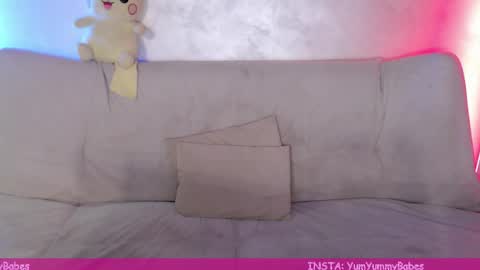 Snapshot of _yummybabes_ chatting on 11.10.25 Nicole Thomas Dave online show from 11.10.25