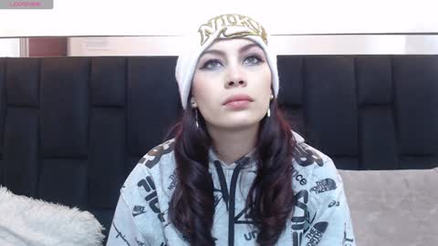 Yuyi online show from 01.29.25