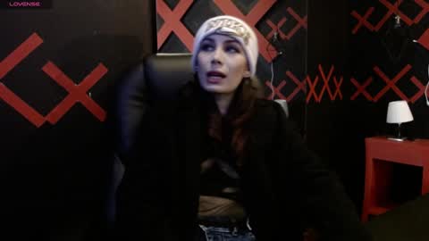 Yuyi online show from 01.30.25