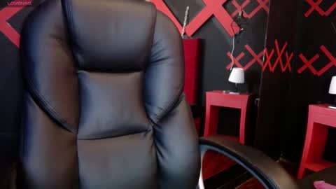 Yuyi online show from 02.18.25