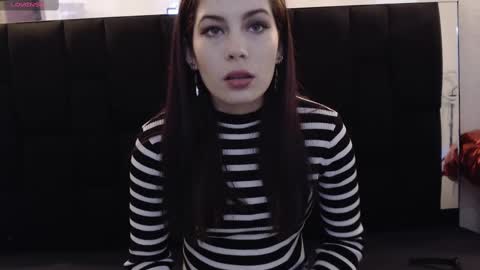 Yuyi online show from 02.21.25