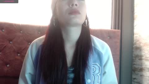 Yuyi online show from 11.18.25