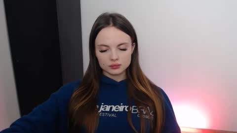 a_ariella_ online show from 09.12.25