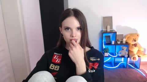 a_ariella_ online show from 10.27.25