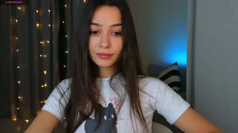 Mila and Jess online show from 01.01.25