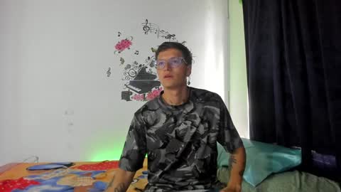 Snapshot of a_sexy_couple__ chatting on 12.30.24 A Sexy Couple online show from 12.30.24