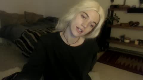 Snapshot of aaalllyyyo chatting on 12.13.24 ally online show from 12.13.24