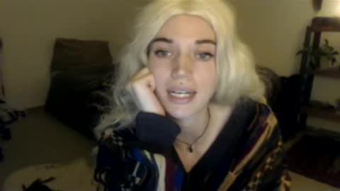 Snapshot of aaalllyyyo chatting on 12.15.24 ally online show from 12.15.24