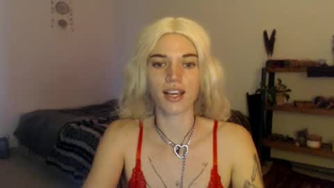 Snapshot of aaalllyyyo chatting on 12.18.24 ally online show from 12.18.24