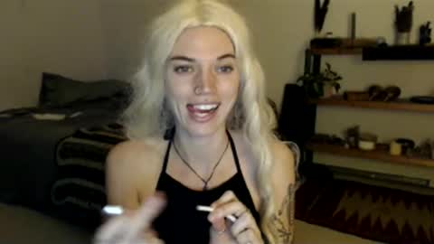 Snapshot of aaalllyyyo chatting on 01.06.25 ally online show from 01.06.25