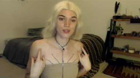 Snapshot of aaalllyyyo chatting on 01.12.25 ally online show from 01.12.25