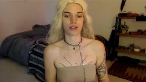 Snapshot of aaalllyyyo chatting on 01.25.25 ally online show from 01.25.25