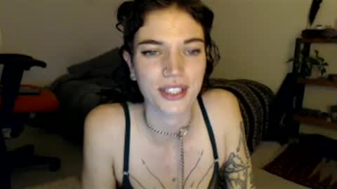 Snapshot of aaalllyyyo chatting on 02.01.25 ally online show from 02.01.25