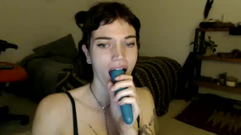 Snapshot of aaalllyyyo chatting on 02.01.25 ally online show from 02.01.25