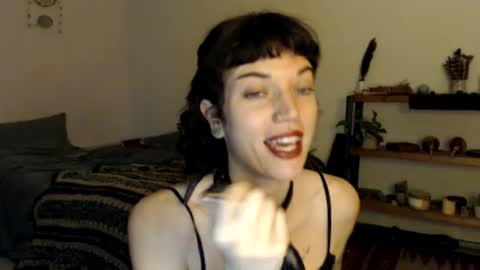 Snapshot of aaalllyyyo chatting on 02.22.25 ally online show from 02.22.25