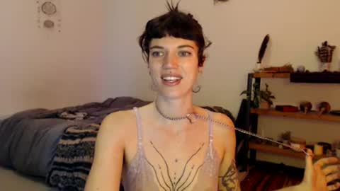 Snapshot of aaalllyyyo chatting on 02.27.25 ally online show from 02.27.25