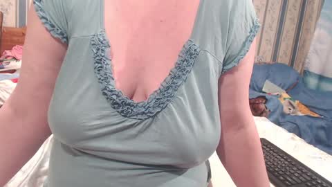 Snapshot of aamarillis chatting on 12.21.24 NINA online show from 12.21.24