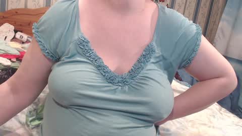 Snapshot of aamarillis chatting on 12.28.24 NINA online show from 12.28.24