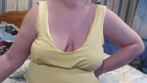 Snapshot of aamarillis chatting on 03.02.25 NINA online show from 03.02.25