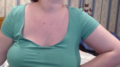 Snapshot of aamarillis chatting on 11.09.25 NINA online show from 11.09.25