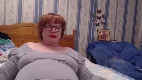 Snapshot of aamarillis chatting on 11.17.25 NINA online show from 11.17.25