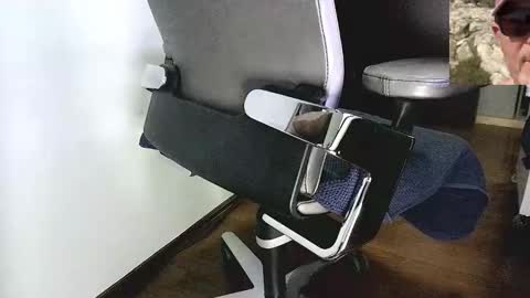 Snapshot of aaron1_show chatting on 03.05.25 Aaron online show from 03.05.25