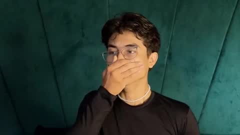 Aaron Ezequiel online show from 10.31.25