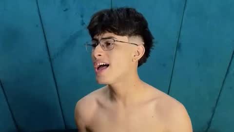 Aaron Ezequiel online show from 11.06.25