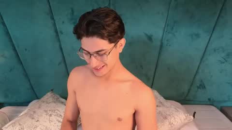 Aaron Ezequiel online show from 04.22.26