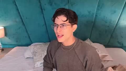 Aaron Ezequiel online show from 04.24.26