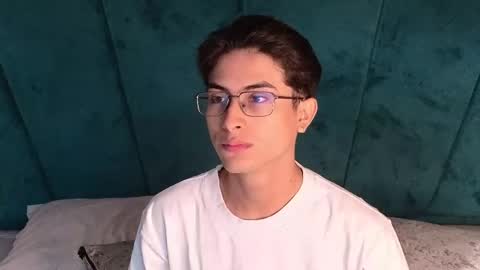 Aaron Ezequiel online show from 04.26.26