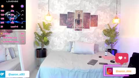 Snapshot of aaron_st chatting on 02.19.25 Aaron online show from 02.19.25