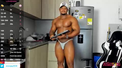 Snapshot of aaron_st chatting on 10.04.25 Aaron online show from 10.04.25