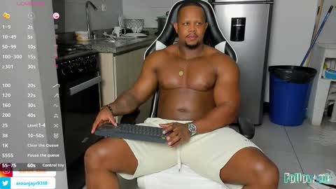 Snapshot of aaron_st chatting on 10.29.25 Aaron online show from 10.29.25