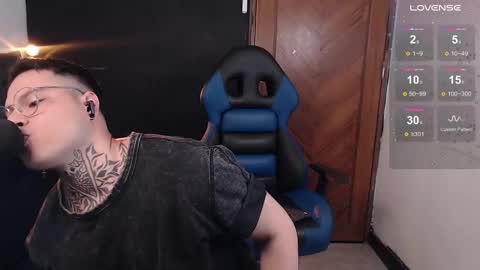 Snapshot of aaronsmith2_ chatting on 02.19.25 aaronsmith2_ online show from 02.19.25