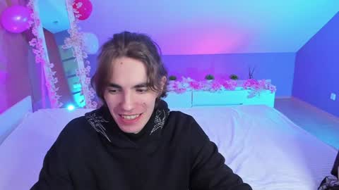 Snapshot of aataraxx chatting on 01.06.25 Fiona and Harry online show from 01.06.25