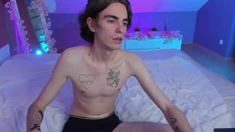 Snapshot of aataraxx chatting on 01.06.25 Fiona and Harry online show from 01.06.25